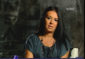 Brankici Stanković, glavnoj i odgovornoj urednici Insajder TV, navijači ponovo skandirali sa tribina Brankici Stanković, glavnoj i odgovornoj urednici Insajder TV, navijači ponovo skandirali sa tribina